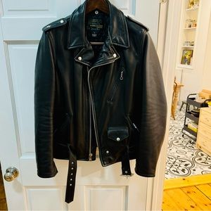 Schott NYC Perfecto 519. Gently worn. No flaws. Size L.